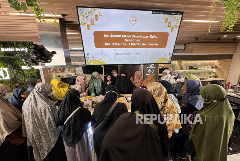 Suci Annisaa Istari, yang lebih dikenal sebagai Amih, menghadirkan solusi berupa platform belajar memasak berbasis daring (online) bernama Resep dari Amih.