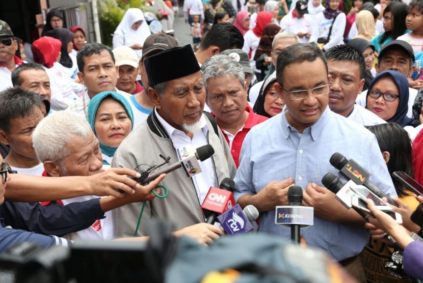 Sudjono yang merupakan guru BK sewaktu Anies masih duduk di SMP  Yogyakarta i