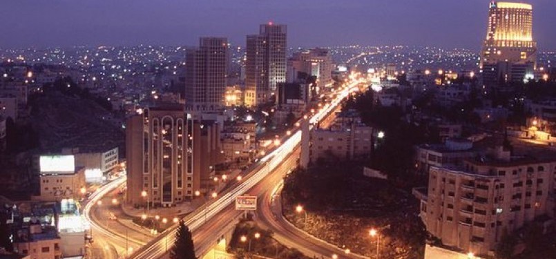  Sudut kota Amman di waktu malam.