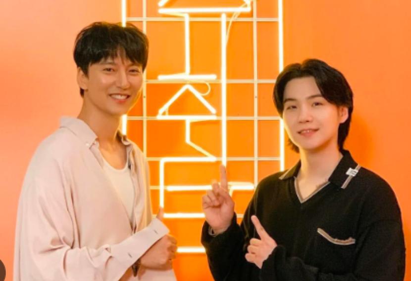 Suga BTS (kanan) dan Kim Nam-gil (kiri) di acara Suchwita. Dalam kesempatan itu, Suga dan Kim Nam-gil memberikan saran bagi artis baru di industri hiburan.