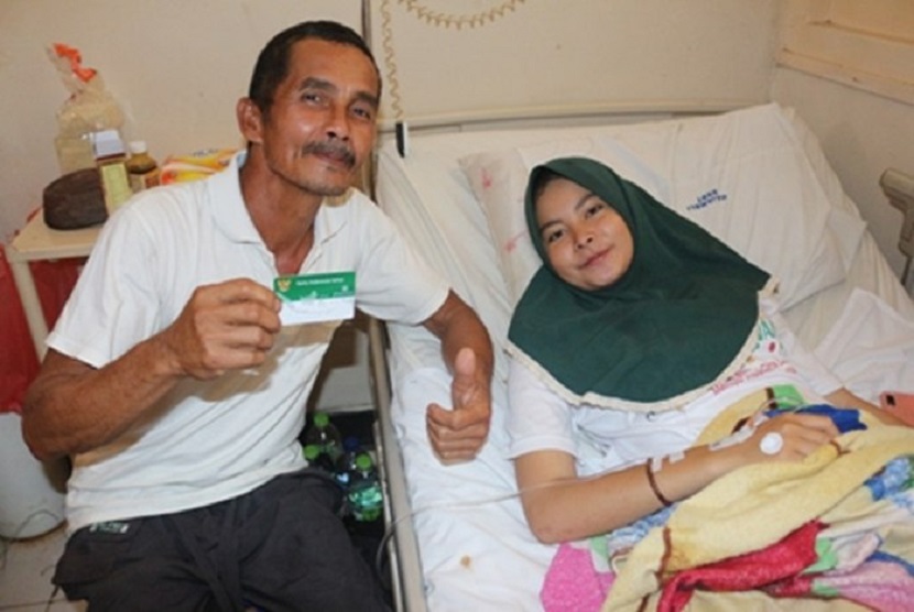 Suhaimi petani yang juga peserta JKN-KIS Pangkalpinang. Putrinya dirawat di rumah sakit karena menderita DBD