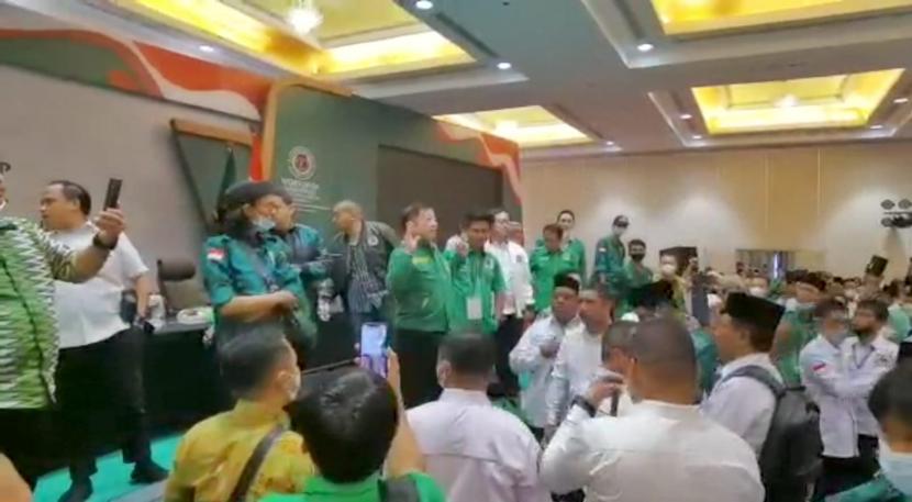 Suharso Monoarfa menegaskan bahwa dirinya masihlah Ketua Umum Partai Persatuan Pembangunan (PPP) di hadapan ratusan kadernya di Hotel Redtop, Jakarta, Selasa (6/9). 