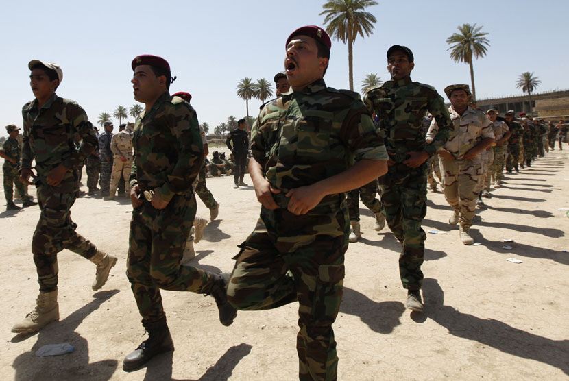 Sukarelawan yang bergabung dengan pasukan Irak dalam memerangi ISIL. (ilustrasi) 
