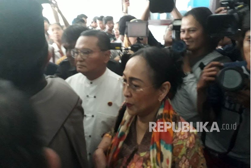 Sukmawati Soekarnoputri saat mengunjungi Kantor MUI Pusat, Kamis (5/4). Sukmawati ingin mengklarifikasi terkait puisi 'Ibu Indonesia' yang menjadi kontrovetsial.