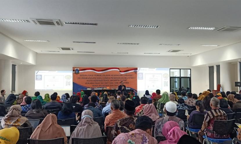  Suku Dinas Pendidikan Wilayah II Kota Adminstrasi Jakarta Pusat mengadakan kegiatan Sosialisasi Pengelolaan Keuangan yang  yang dihadiri oleh Kepala Sekolah, Bendahara, dan Operator Sekolah.