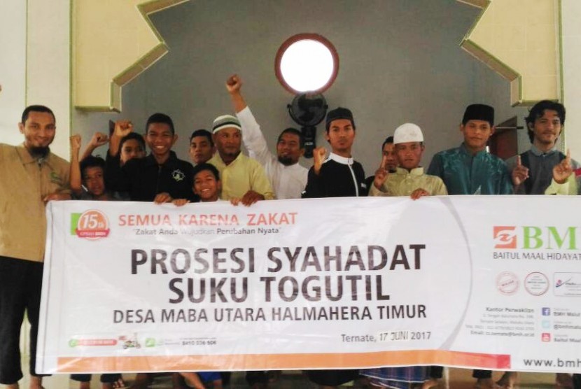 Suku Togutil di Halmahera, Maluku Utara, tertarik kepada Islam dan secara berangsur-angsur  menjadi Muslim.