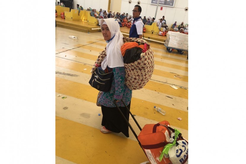  Suliyah, Jamaah asal Banjarnegara yang tergabung dalam kloter SOC 01 ini kembali ke kampung halamannnya pada Rabu (6/9) melalui Bandara King Abdul Aziz, Jeddah