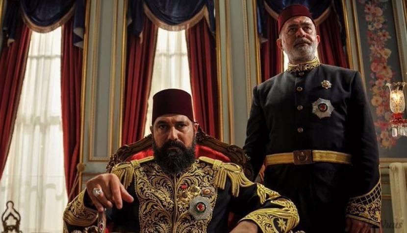 Cara Yahudi Minta Izin Turki Utsmani Tinggal di Palestina. Foto ilustrasi: Sultan Abdul Hamid Han dan Tahsin Pasha di film Payitaht: Abdülhamid.