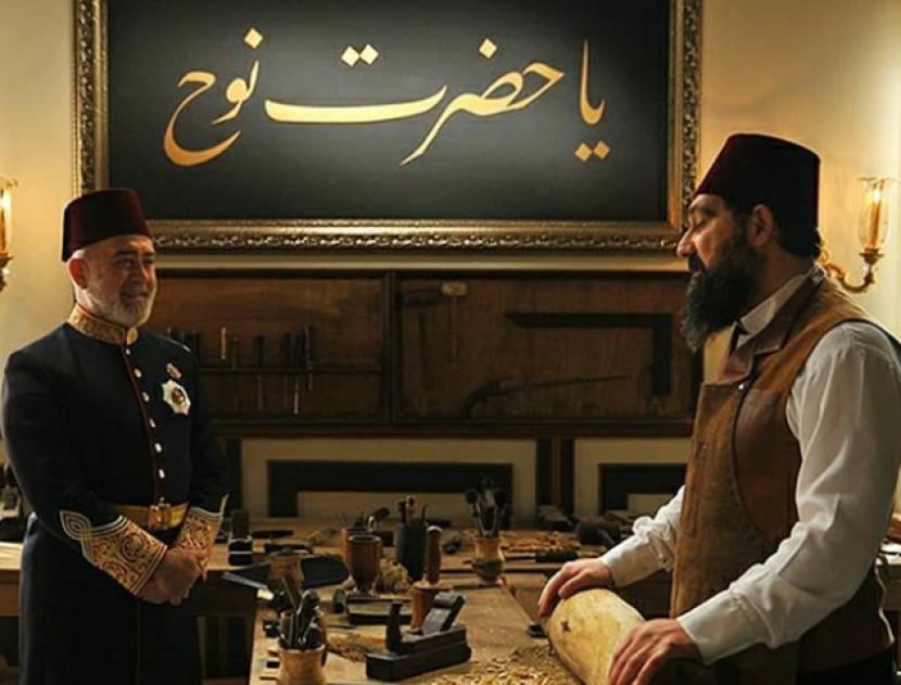 Sultan Abdul Hamid II (kanan) berbincang bersama Tahsin Pasha di ruang tempatnya membuat kerajinan kayu, yang menjadi kegemarannya.