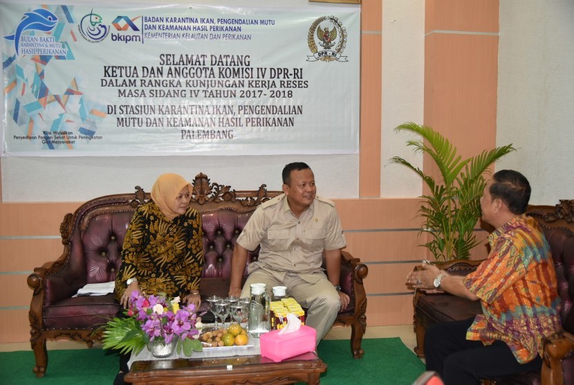 Sultan Mahmud Badaruddin saat memimpin Tim Kunjungan Kerja Komisi IV DPR RI ke kantor SKIPM Palembang, Sumsel, Sabtu (28/4).