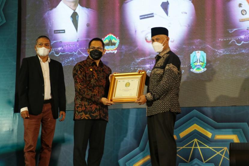 Sumatera Barat terpilih sebagai salah satu penerima Anugerah Adinata Syariah 2022.