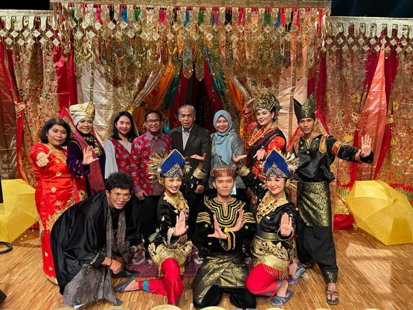 Sumbar Talenta Indonesia hadir mengobati rindu para perantau Sumatera Barat di Festival Minang Maimbau, Koln,  Jerman, Sabtu (10/9/2022).