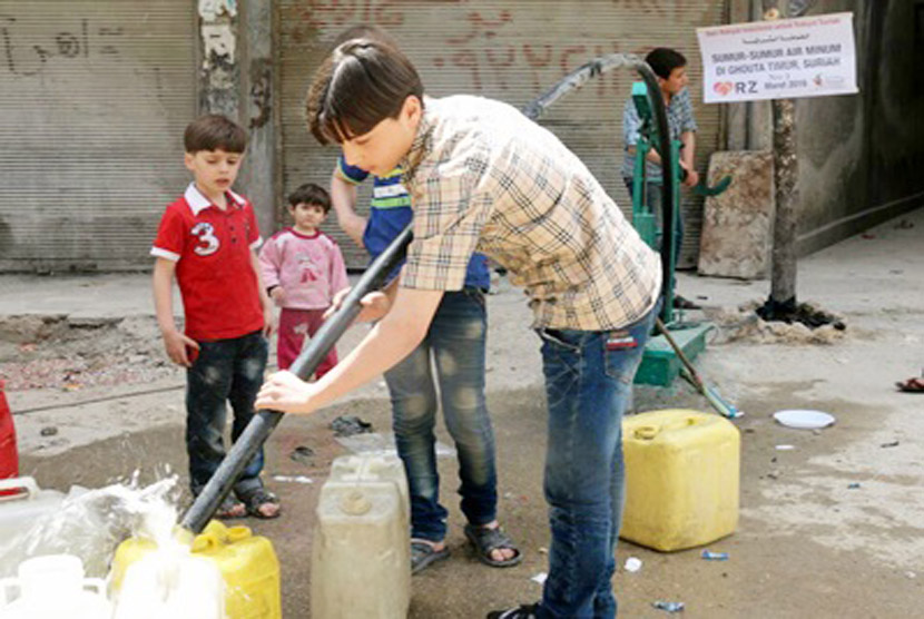  Sumur air minum untuk warga terdampak perang Suriah. Suriah Laporkan Puluhan Kasus Kolera, Tiga Kematian