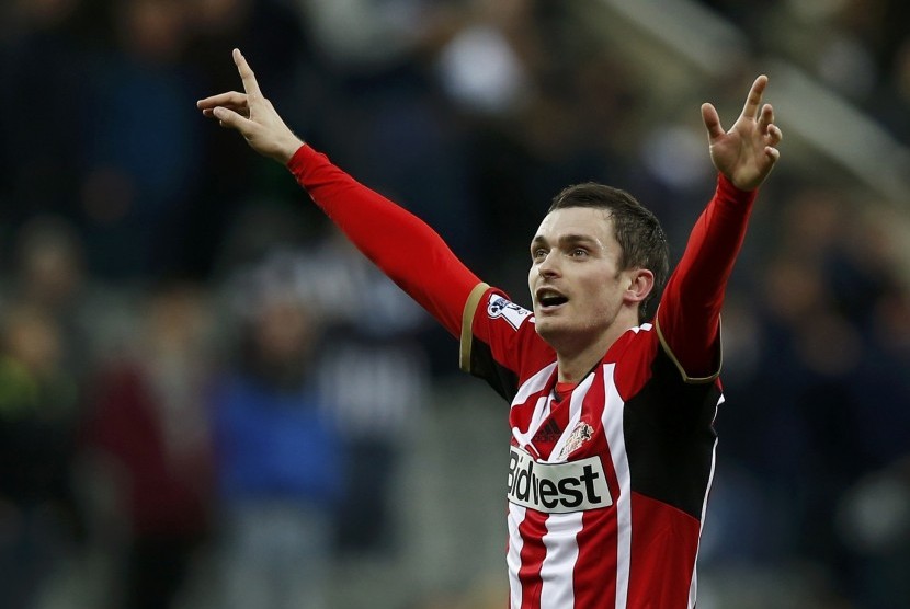 Sunderland's Adam Johnson celebrates after scoring a goal against Newcastle during their English Premier League soccer match at St James' Park in Newcastle, northern England December 21, 2014.
