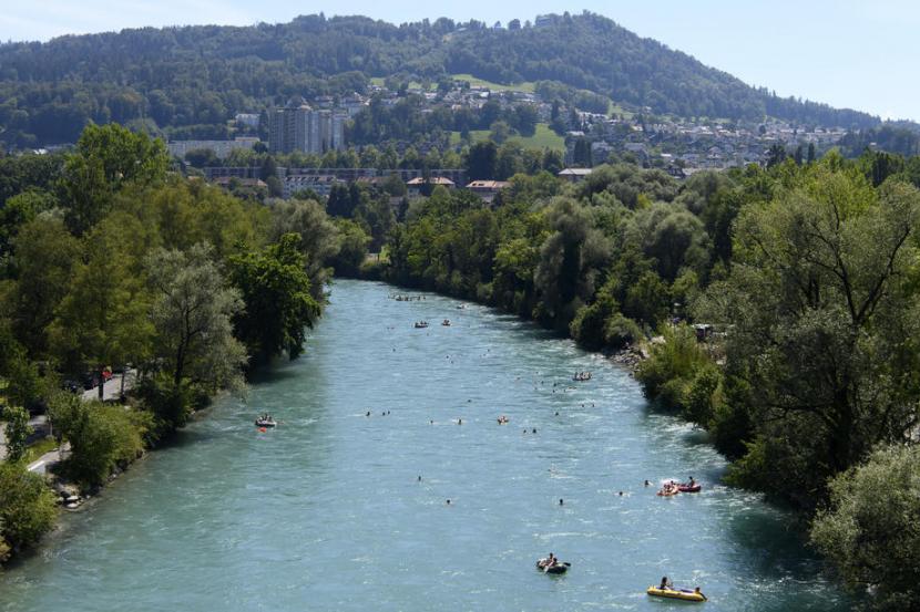 Eril Melarang Ibunya Turun ke Sungai Hingga Teriakan <em>Help</em>. Foto: Sungai Aare di Swiss.