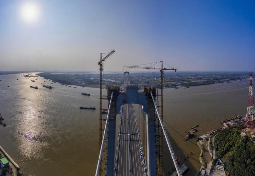 Sungai Yangtze. China mengambil tindakan darurat untuk mengatasi kekeringan di lembah sungai Yangtze. 