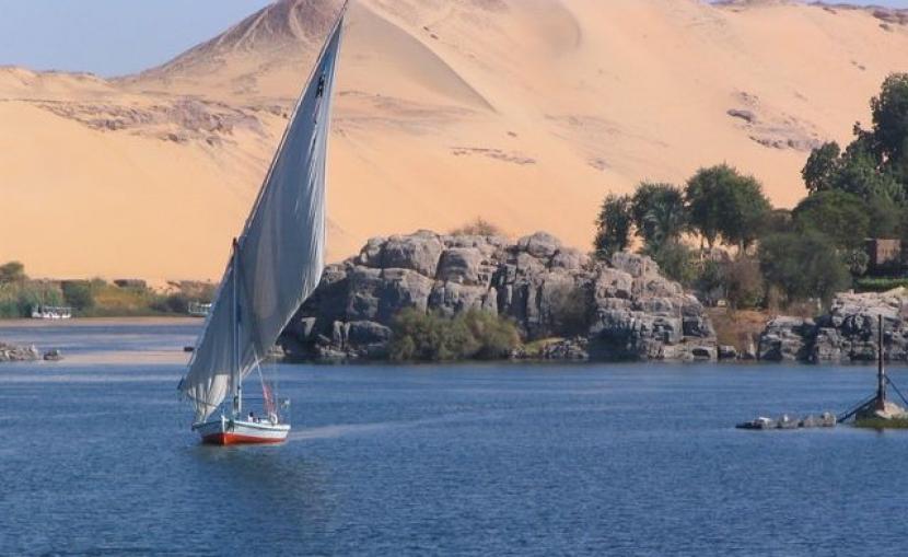 Para pembesar Mesir melakukan fitnah terhadap Nabi Yusuf AS. Sungai Nil Mesir.