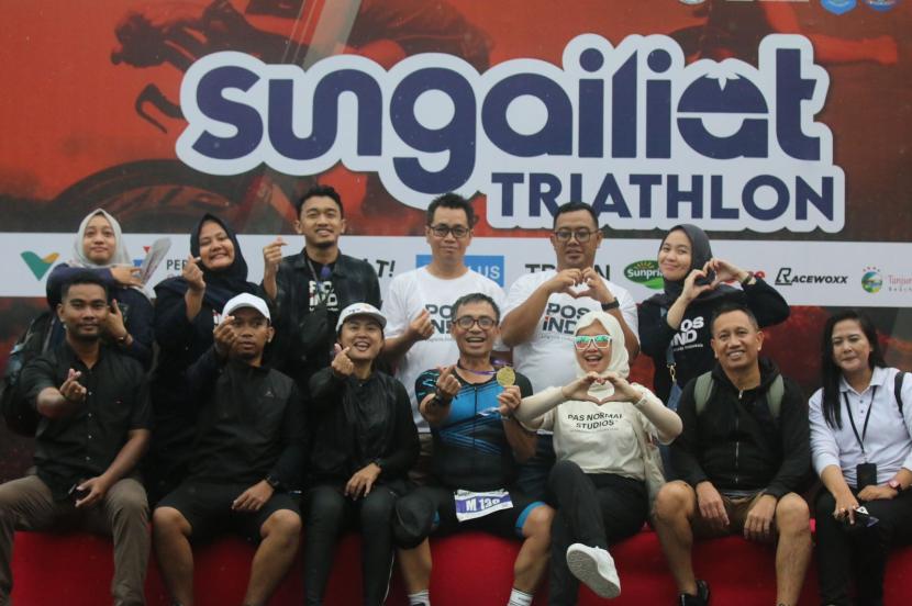Sungailiat Triathlon 2024 didukung oleh Pos Indonesia, tampak Direktur Utama Pos Indonesia Faizal R. Djoemadi.
