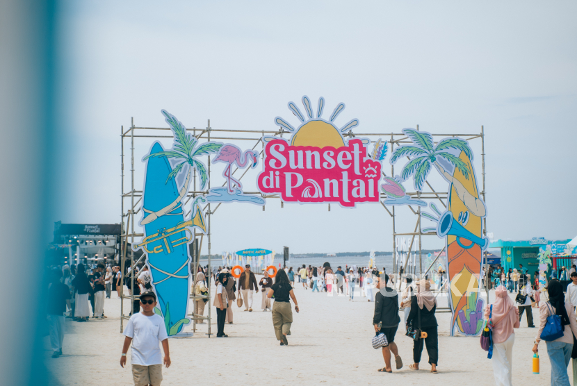 Sunset di Pantai digelar di Pantai Indah Kapuk, Lands End PIK 2, Jakarta, pada 15 November 2025.