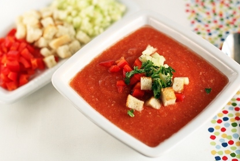 Sup Gazpacho, berisi sayur-sayuran, bermanfaat menekan tekanan darah.