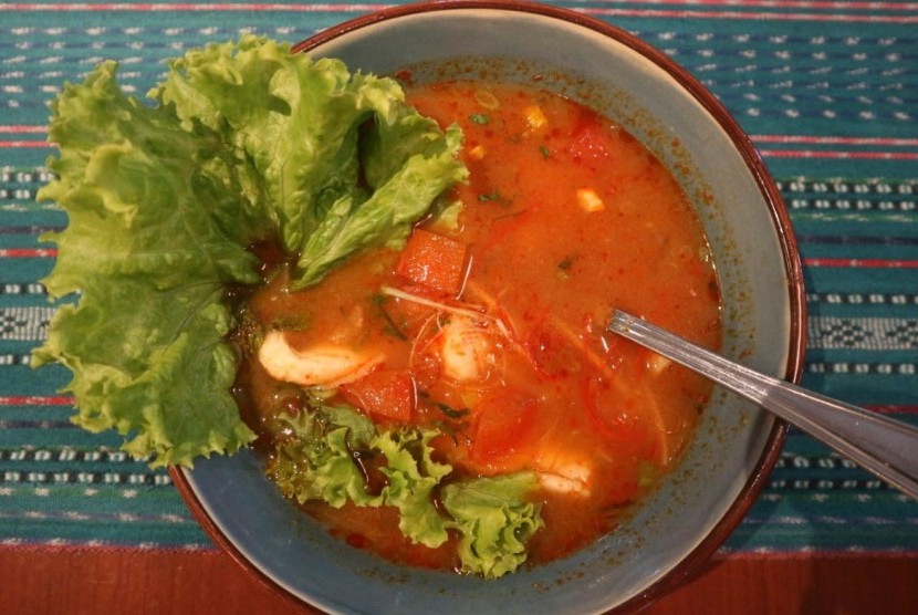 Sup ikan merah dari Siak, Riau, kreasi restoran Kaum Jakarta.