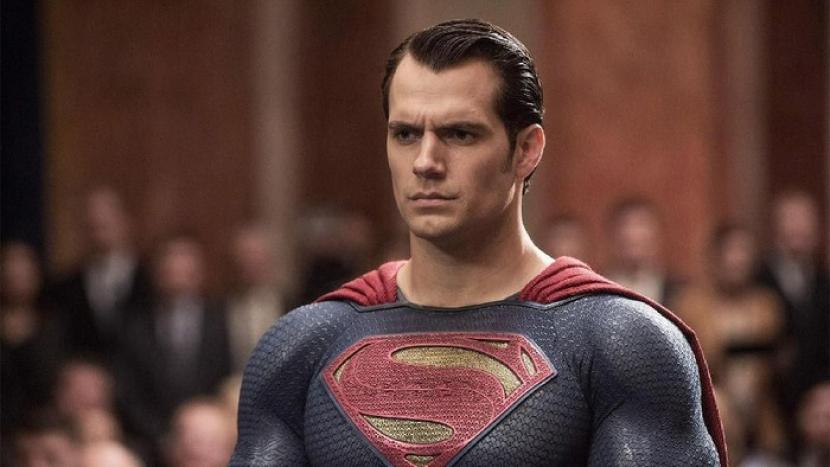 Henry Cavill dalam kostum Superman. Aktor Black Adam meyakinkan Warner Bros untuk membawa kembali Cavill sebagai Superman.