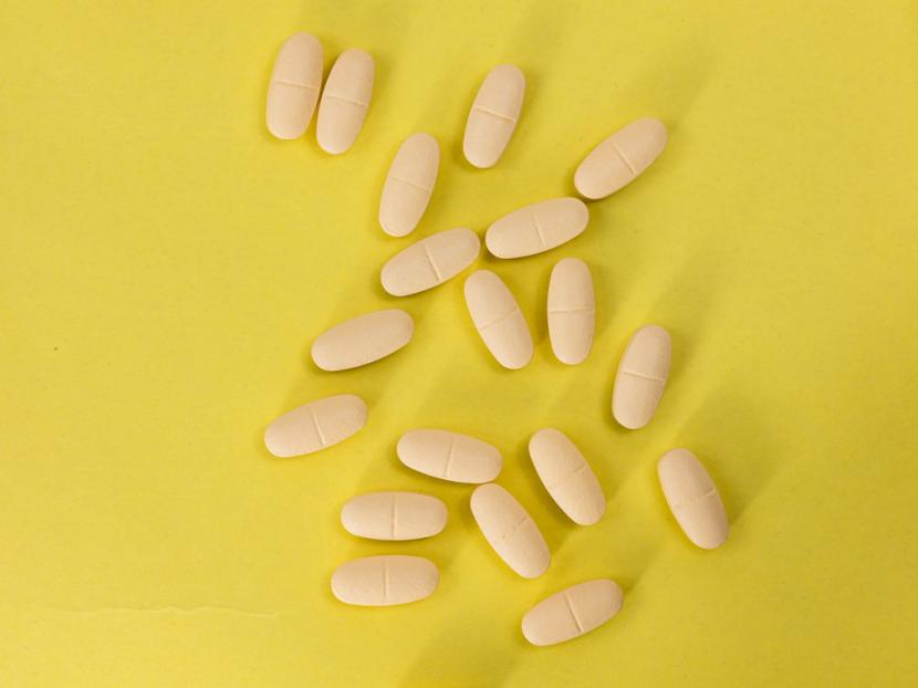 Obat tablet (ilustrasi). Obat tablet dengan komposisi yang sama dapat menjadi alternatif bagi obat sirop untuk anak yang sakit. Namun, tidak semua obat tablet dapat digerus.