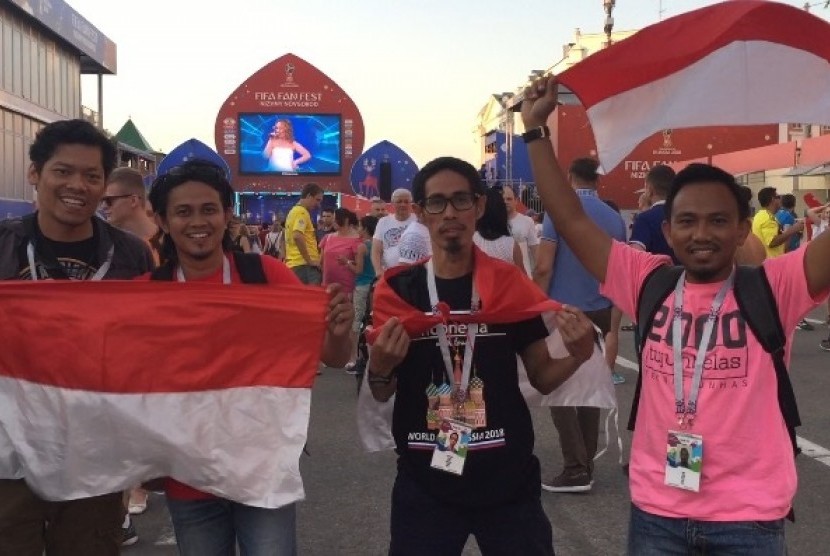 Suporter asal Indonesia yang menyaksikan langsung pertandingan Piala Dunia di Moskow, Rusia