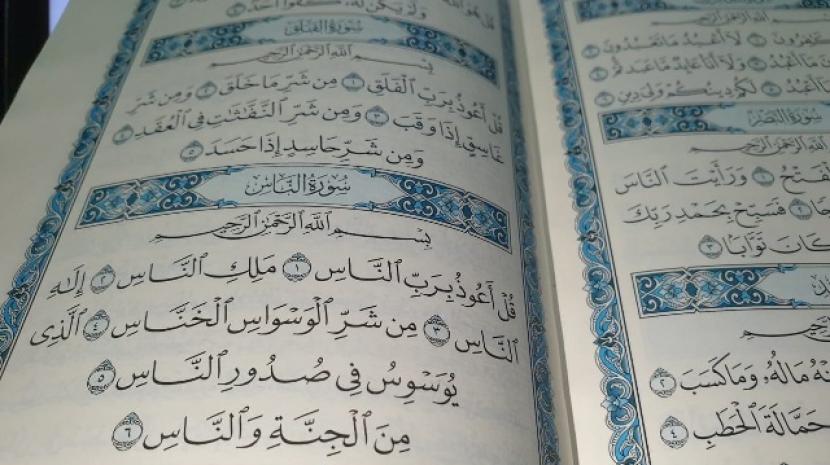 Surat Al-Falaq dan An-Nas. Surat Al Falaq dan An Nas adalah disebut pelindung diri atau al muawwidzatain