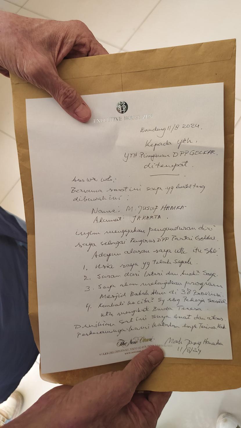 Surat pengunduran diri Jusuf Hamka dari Partai Golkar.