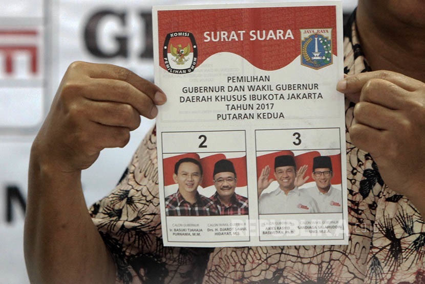 Ballots of the second round of Jakarta gubernatorial election. 