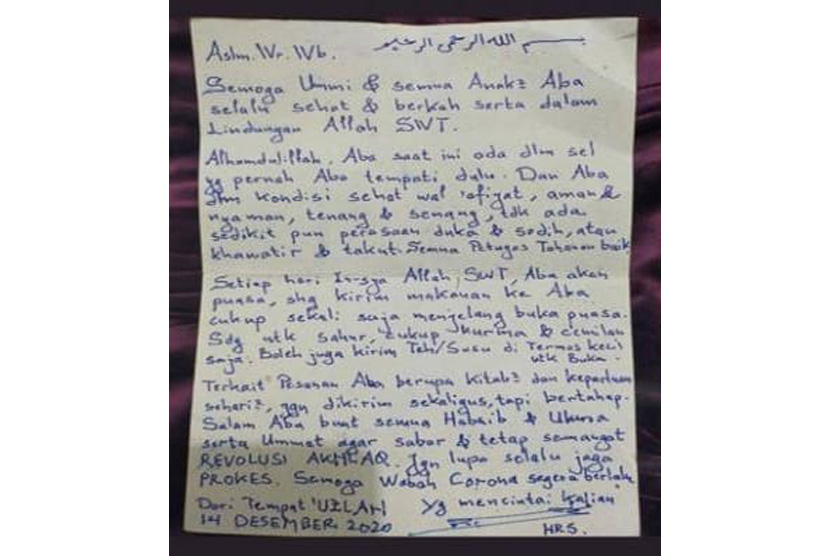 Surat yang ditulis oleh pimpinan FPI, Habib Rizieq Shihab untuk keluarganya dari balik tahanan. 