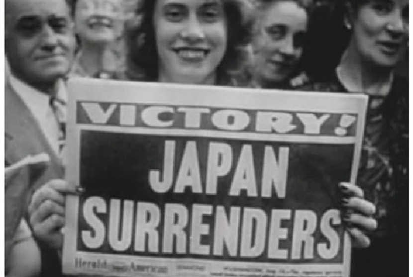 Suratkabar AS mengabarkan berita menyerahnya Jepang 