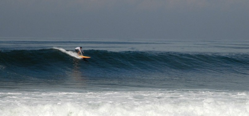 Surfiing in Madewi