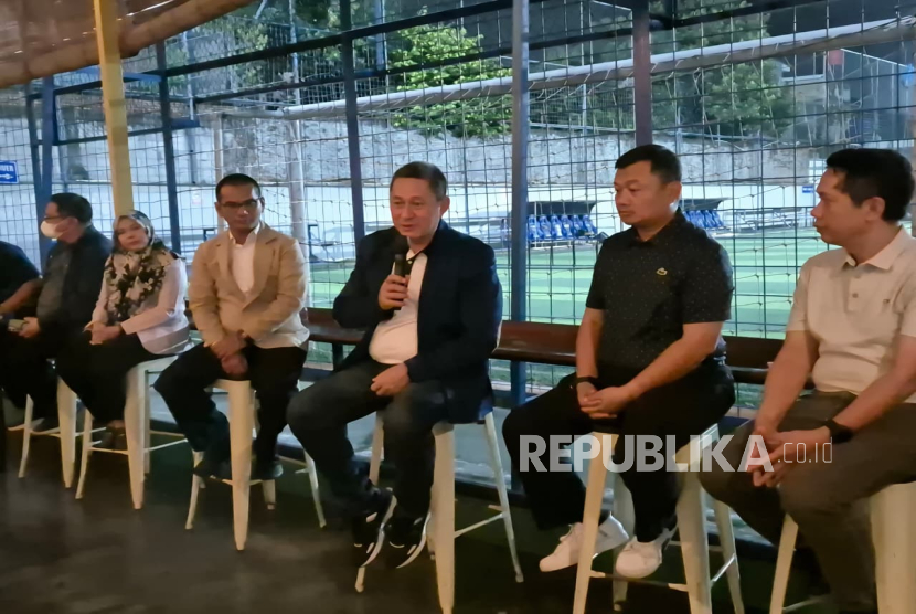 Surveyor Indonesia (PTSI) menggelar turnamen mini soccer bersama insan media di Pitch 98, Kemang, Jakarta Selatan, Rabu (30/7/2025). 