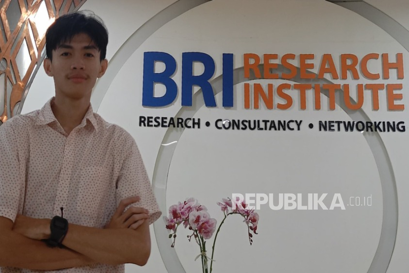 Surya Erlamba, mahasiswa angkatan 2022 dari Program Studi Sistem dan Teknologi Informasi (STI) Cyber University.