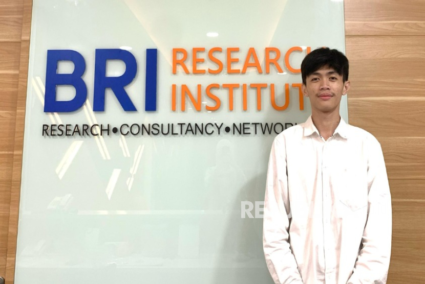 Surya Erlamba, mahasiswa Program Studi Sistem dan Teknologi Informasi (STI) angkatan 2022 Cyber University.