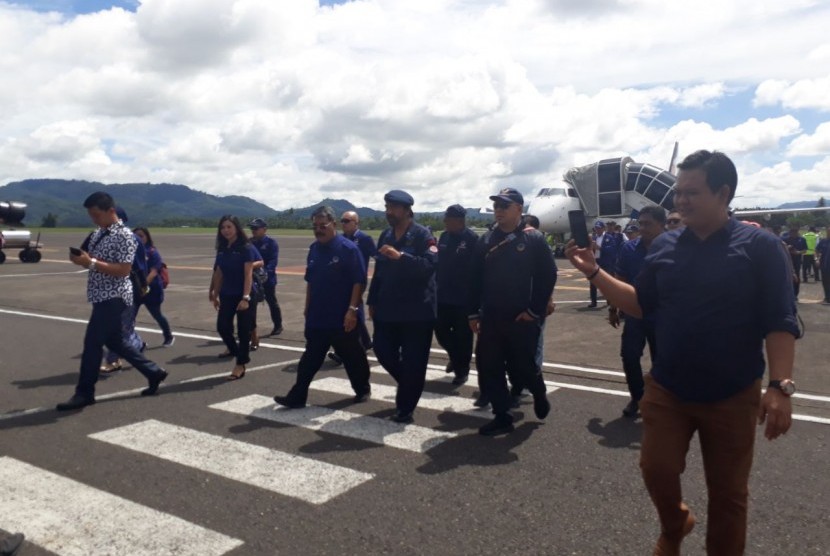 Surya Paloh saat tiba di Manado, Selasa (20/3).