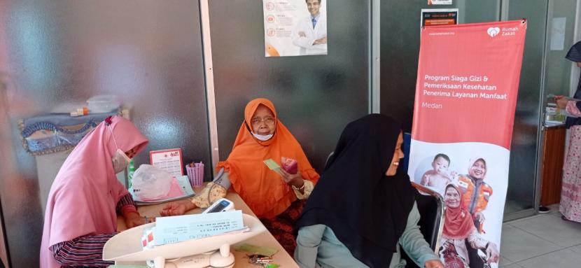 Surya Tati Ningsih (63 tahun) adalah member binaan dari Klinik Pratama Rumah Zakat Cabang Medan.