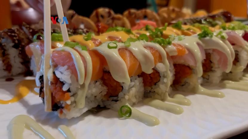 Sushi buatan restoran diaspora Indonesia di Amerika.