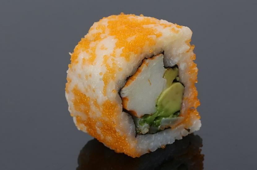 Rumput laut sering dijadikan pelapis pada sushi.