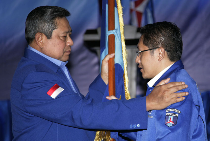   Susilo Bambang Yudhoyono dan Anas Urbaningrim. 
