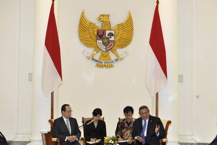 Susilo Bambang Yudhoyono (kanan) menerima kunjungan mantan PM Jepang Yasuo Fukuda