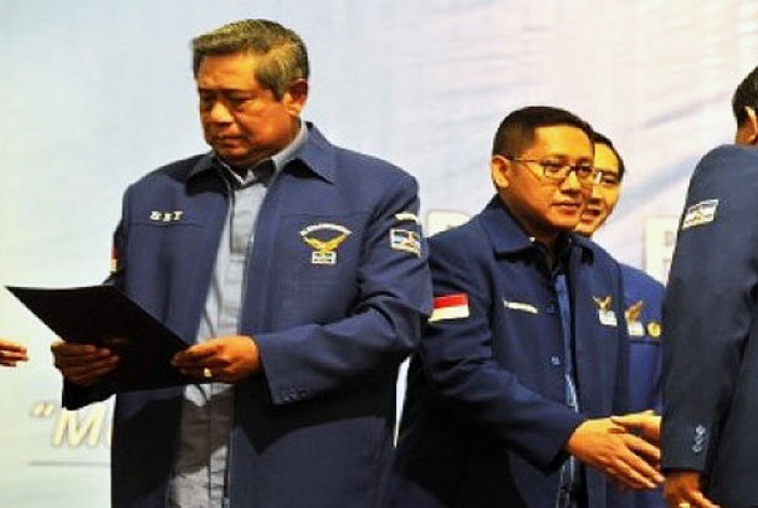 Susilo Bambang Yudhoyono (kiri) dan Anas Urbaningrum (kanan)