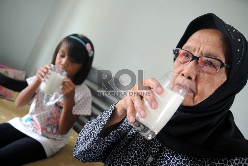 Susu lewat sebuah penelitian dikaitkan dengan pelemahan tulang.