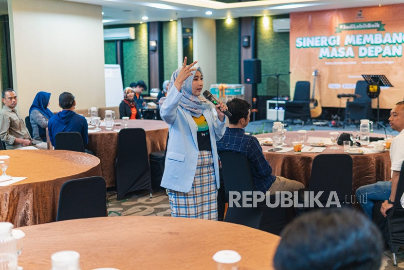 Susu Mbok Darmi, minuman susu pasteurisasi berbasis kemitraan dengan peternak sapi lokal menggelar Gathering Mitra Peternak di Bogor. Mengusung tema Sinergi Membangun Masa Depan, pertemuan ini bertujuan untuk mempererat hubungan antara PT Sumoda Tama Berkah, perusahaan pemilik merek Susu Mbok Darmi, dengan para mitra peternaknya.