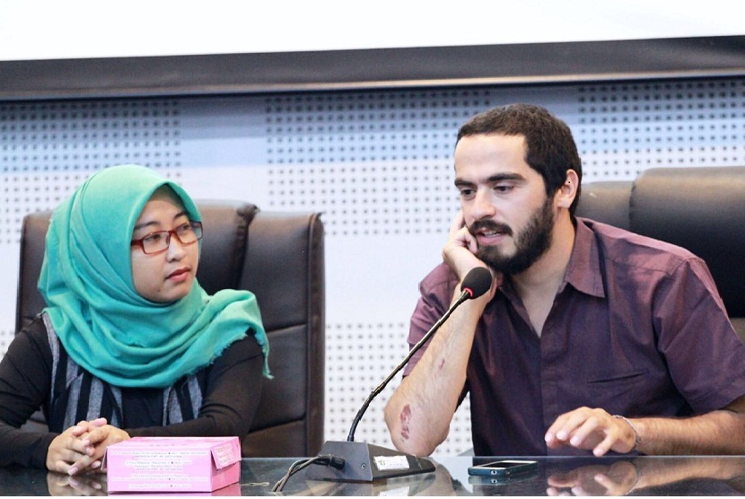 Sutradara asal Iran, Amir Masoud Soheili saat berdikusi tentang Film di Kampus Universitas Hasanuddin, Selasa (12/4)