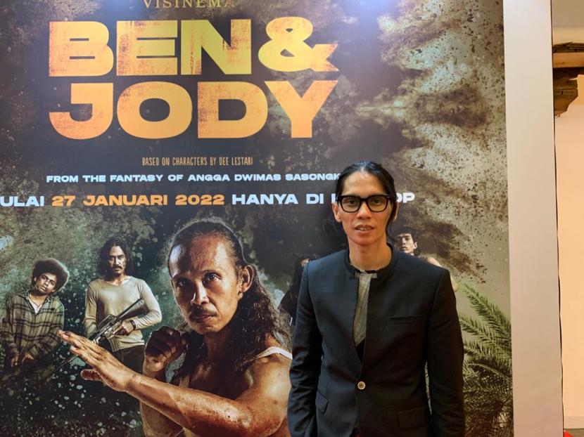 Sutradara Ben & Jody, Angga Dwimas Sasongko setelah acara press screening di Plaza Senayan XXI, Jakarta Pusat, Selasa (18/1/2022). Ben & Jody merupakan proyek film terberat yang pernah digarap Angga. 