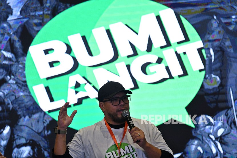 Sutradara film Joko Anwar berbicara saat acara peluncuran program Rakyat Bumi Langit dalam acara Indonesia Comic Con 2019 di Jakarta Convention Center, Senayan, Jakarta, Sabtu (12/10/2019).