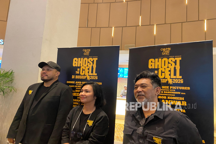 Sutradara Joko Anwar dan produser Tia Hasibuan dalam konferensi pers film Ghost in The Cell di Epicentrum, Jakarta, Jumat (25/7/2015). 